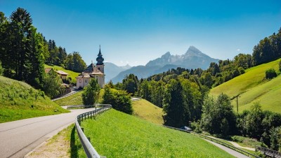 Content Afb 1520-duitsland_beieren_berchtesgaden_maria-gern_kerk_weg_landschap_gebergte_groen_shutterstock_549583609.jpg