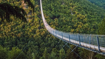 Content Afb 1520-duitsland_eifel_geierlay-hangbrug_bossen-mensen_shutterstock.jpg